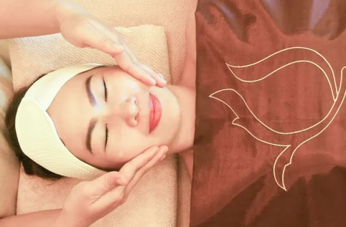 Rose Quartz Lifting Facial